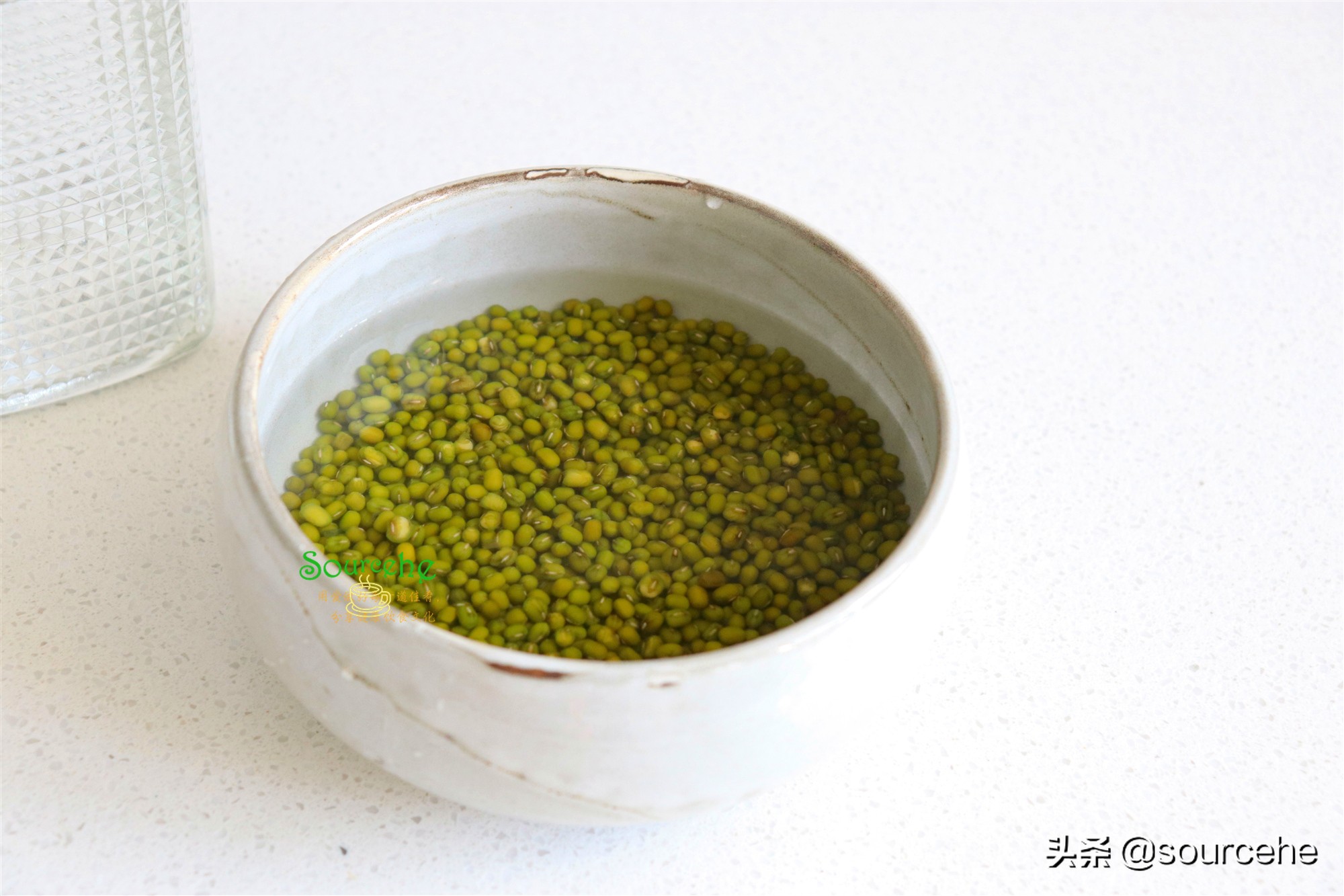 夏天，煮绿豆糖水时多加两物，消热解暑，冰爽解渴，简单又好吃