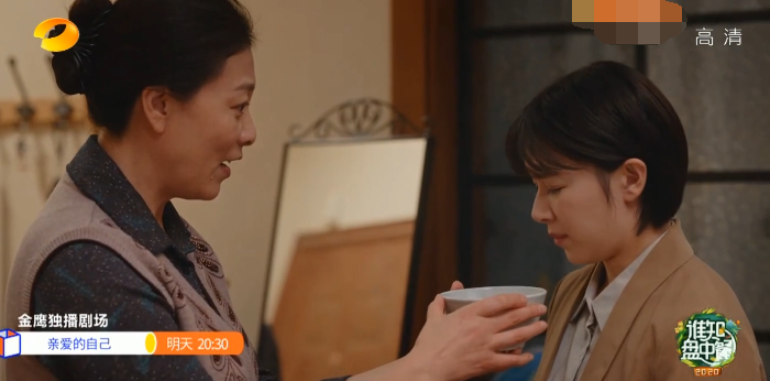 婆婆重男轻女逼儿媳妇喝“药”，自扇巴掌惹儿子心疼，真够戏精的