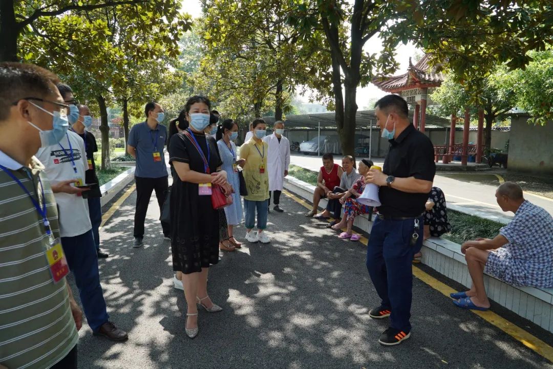 靖州苗族侗族自治县人大常委会工作评议组调研民政工作