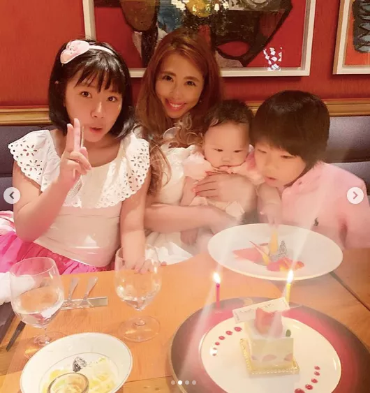 日本41岁主妇沉迷公主生活不能自拔，举手投足画风奇特