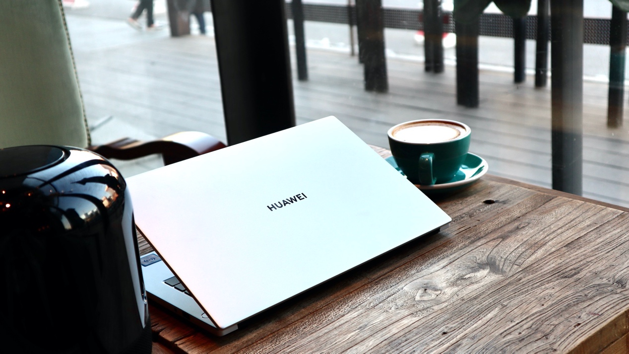 华为MateBook D 14测评：最新十代酷睿芯加持，轻薄笔电新体验