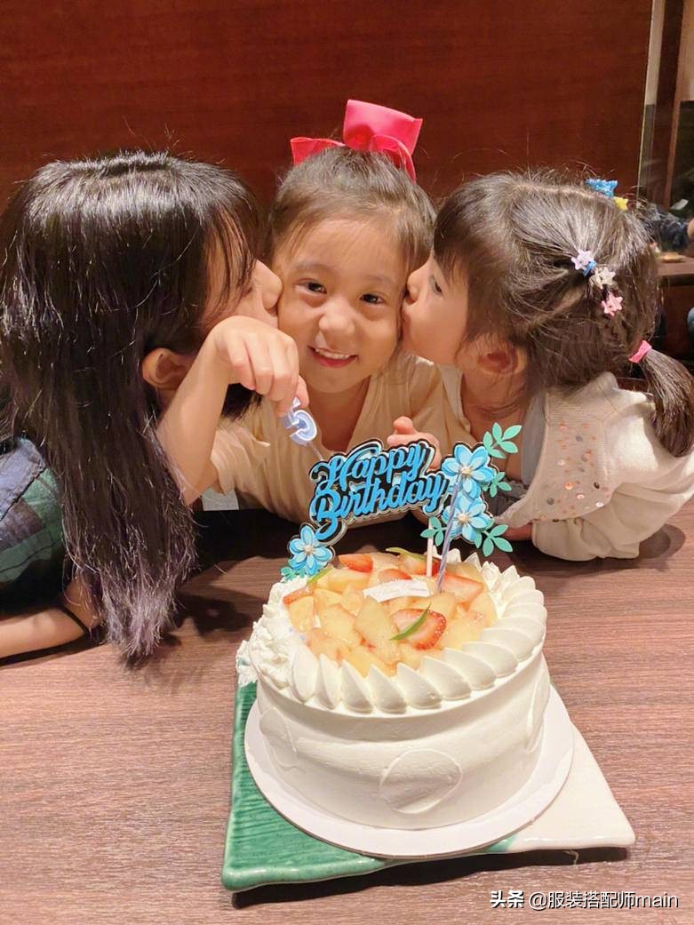 賈靜雯女兒真養眼，梧桐妹穿搭樸素氣質鄰家，咘咘波妞大長腿矚目