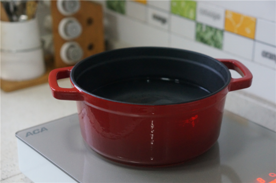 鸡汤很受欢迎，暖胃又滋补，搭配虫草营养翻倍