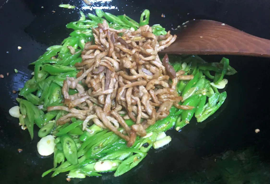 家常菜:青椒炒肉 美食做法 第10张 家常菜:青椒炒肉 美食做法 第10张