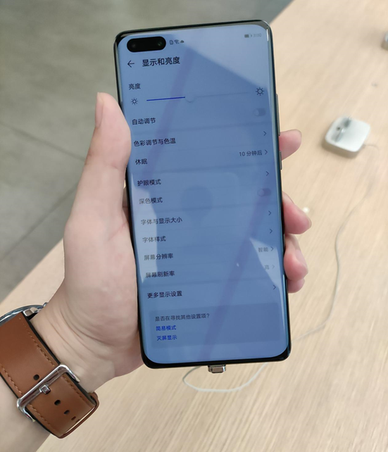 为什么大家都不喜欢华为的“周冬雨排列”屏幕