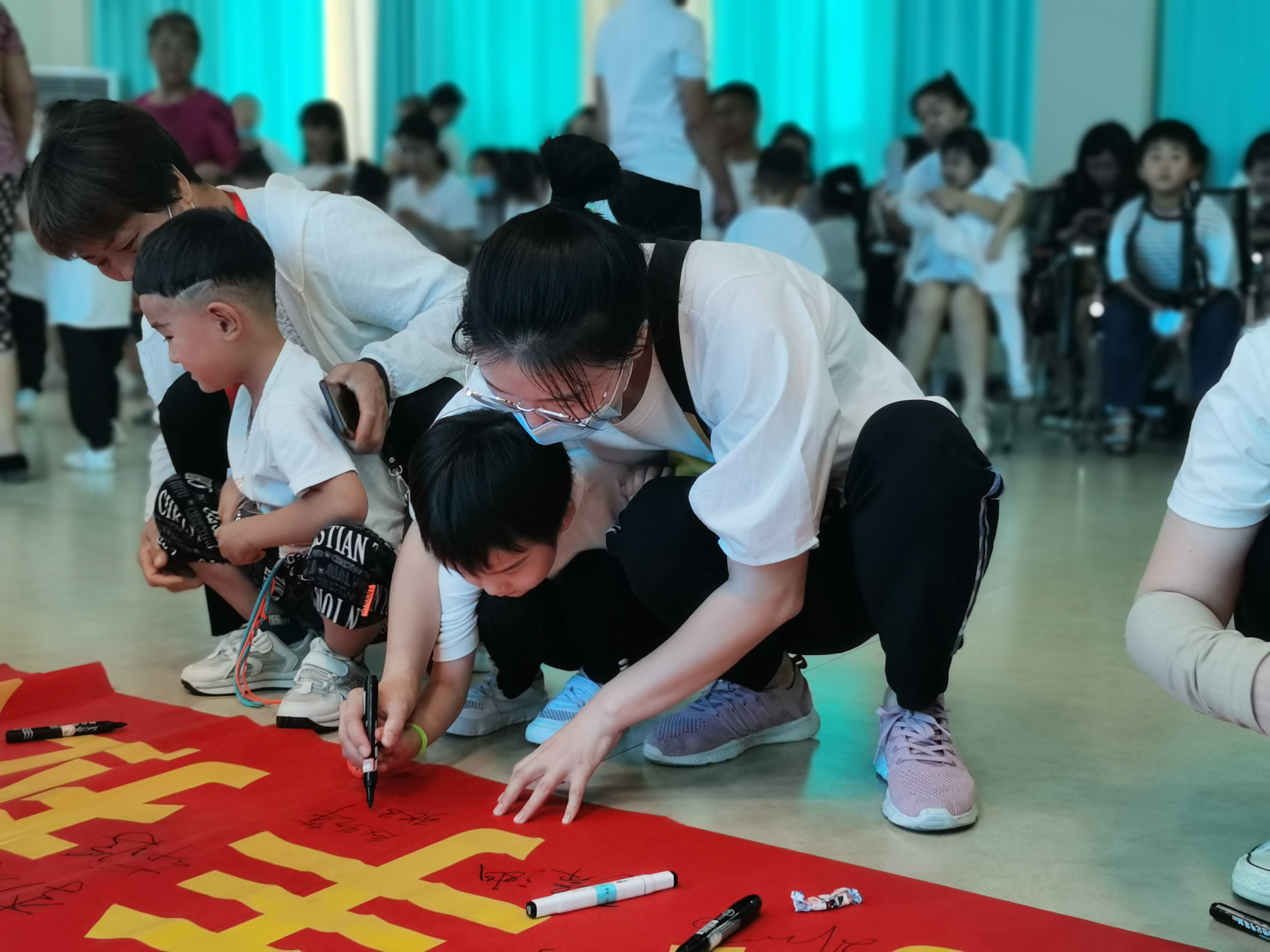 邯郸丛台区第二幼儿园：小手拉大手 文明齐步走