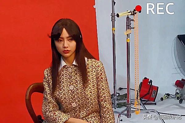 训练生精修VS幕后，刘雨昕和安崎差在肤色，孔雪