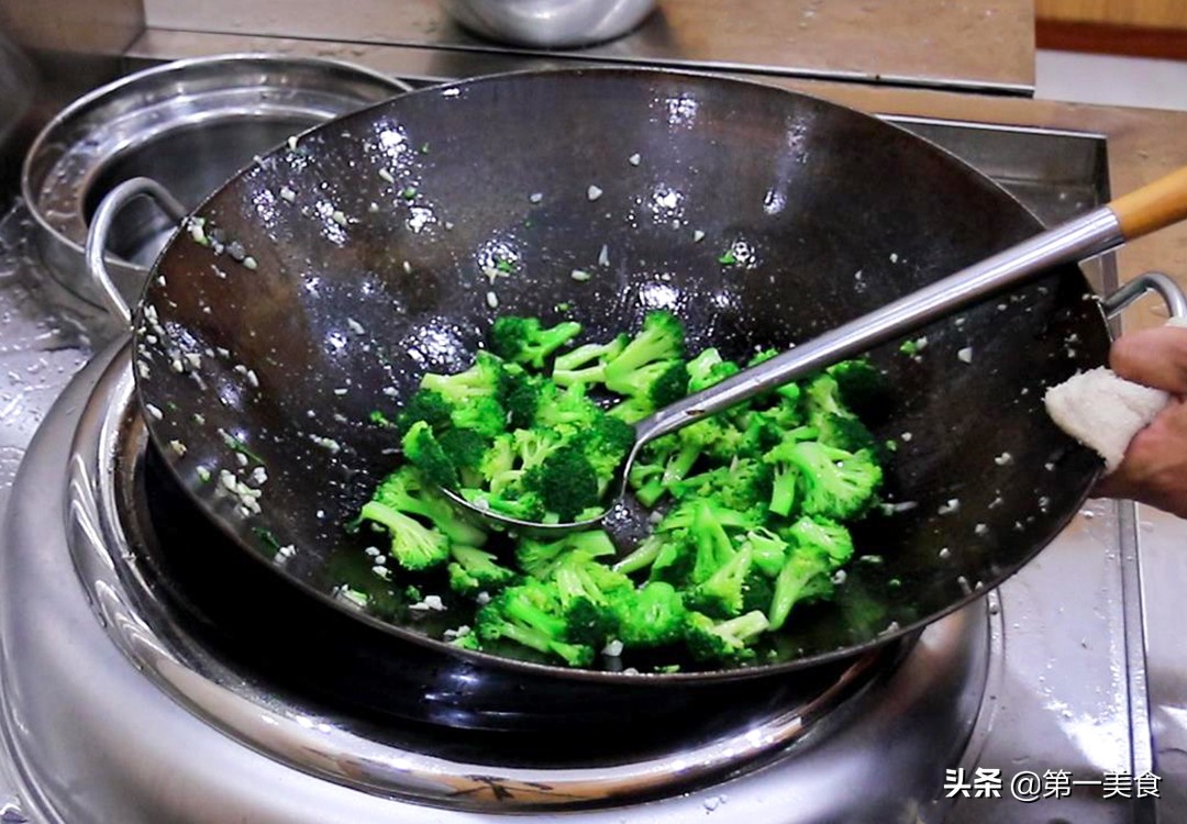 图片[7]-【蒜蓉西蓝花】做法步骤图 清脆爽口 色泽翠绿-起舞食谱网