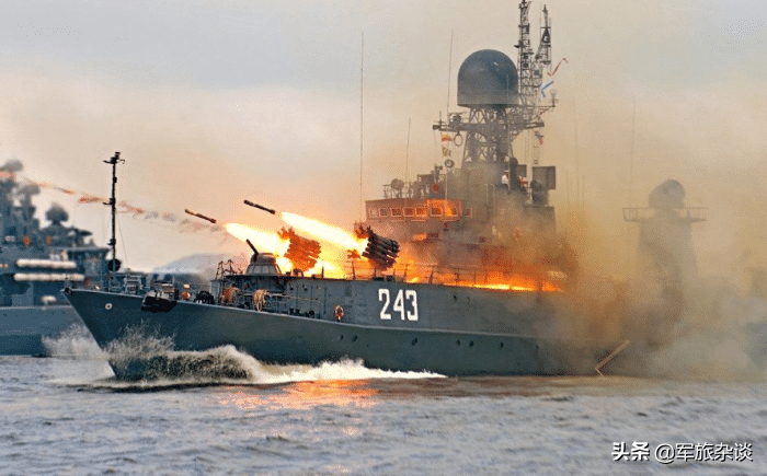 海峡上空大量导弹起竖，伊朗真有把握击沉美航