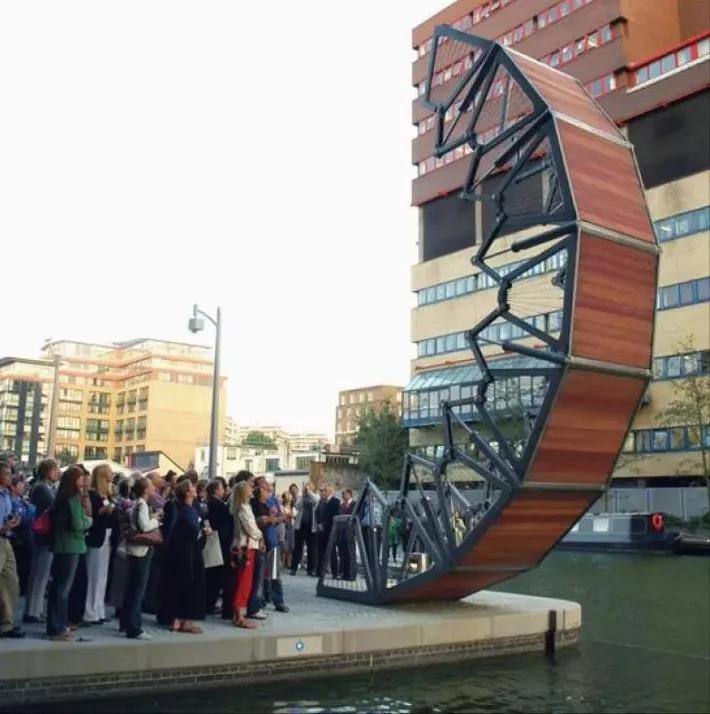 网红建筑沦为"自杀圣地"后被无限期关停