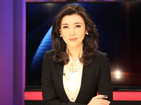 她是央视最美女主持，素颜就能秒杀董卿，现在去哪了