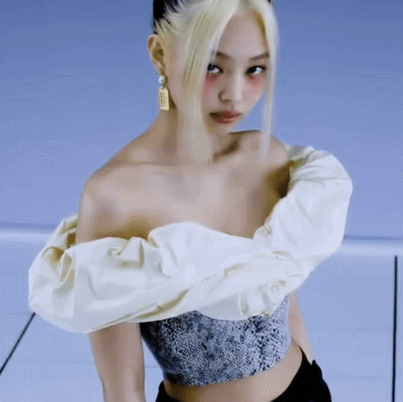 换上几十万的奢侈品，火遍全世界的女团还被嘲