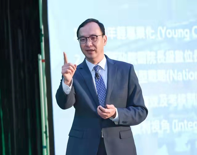 当选国民党主席后，朱立伦首次谈两岸关系：做比说重要