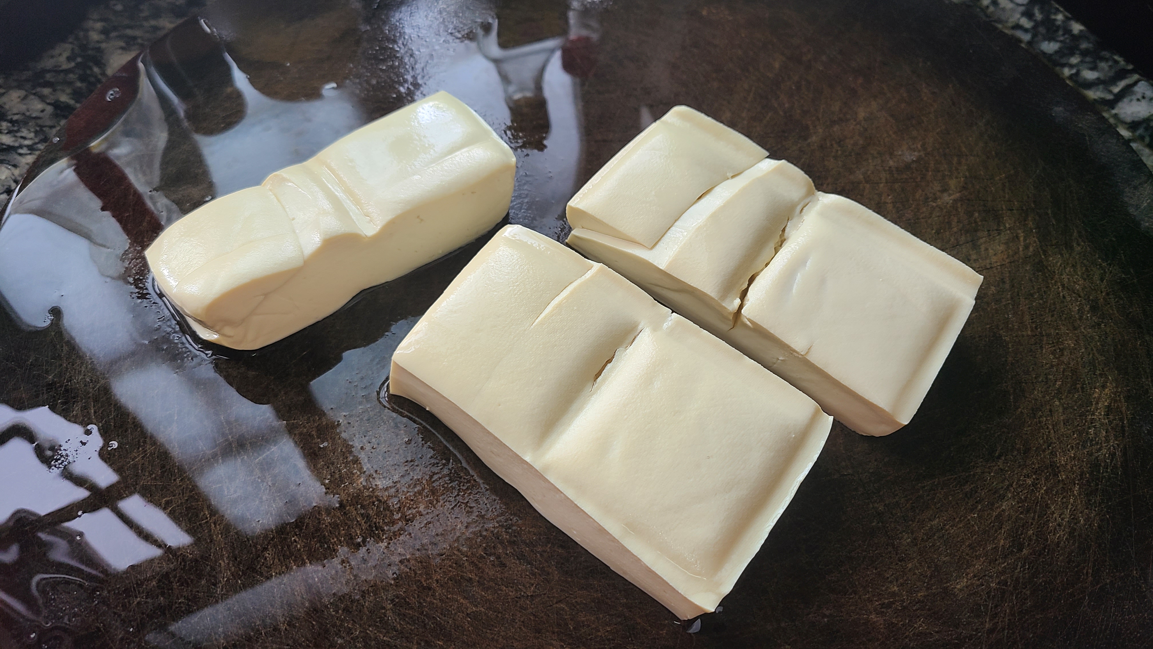 豆腐蒸鱼腩，广东人做出来就是好吃，香味四溢又简单，太下饭