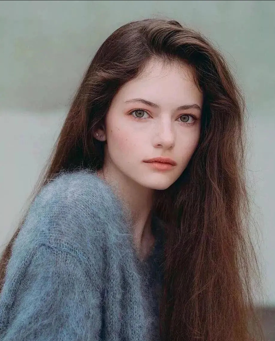 “暮光之城”那个小女孩如今已经21岁了，昔日的