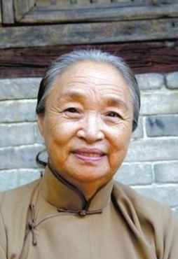 国家一级演员柏青，因病去世千人送别，23岁孙子