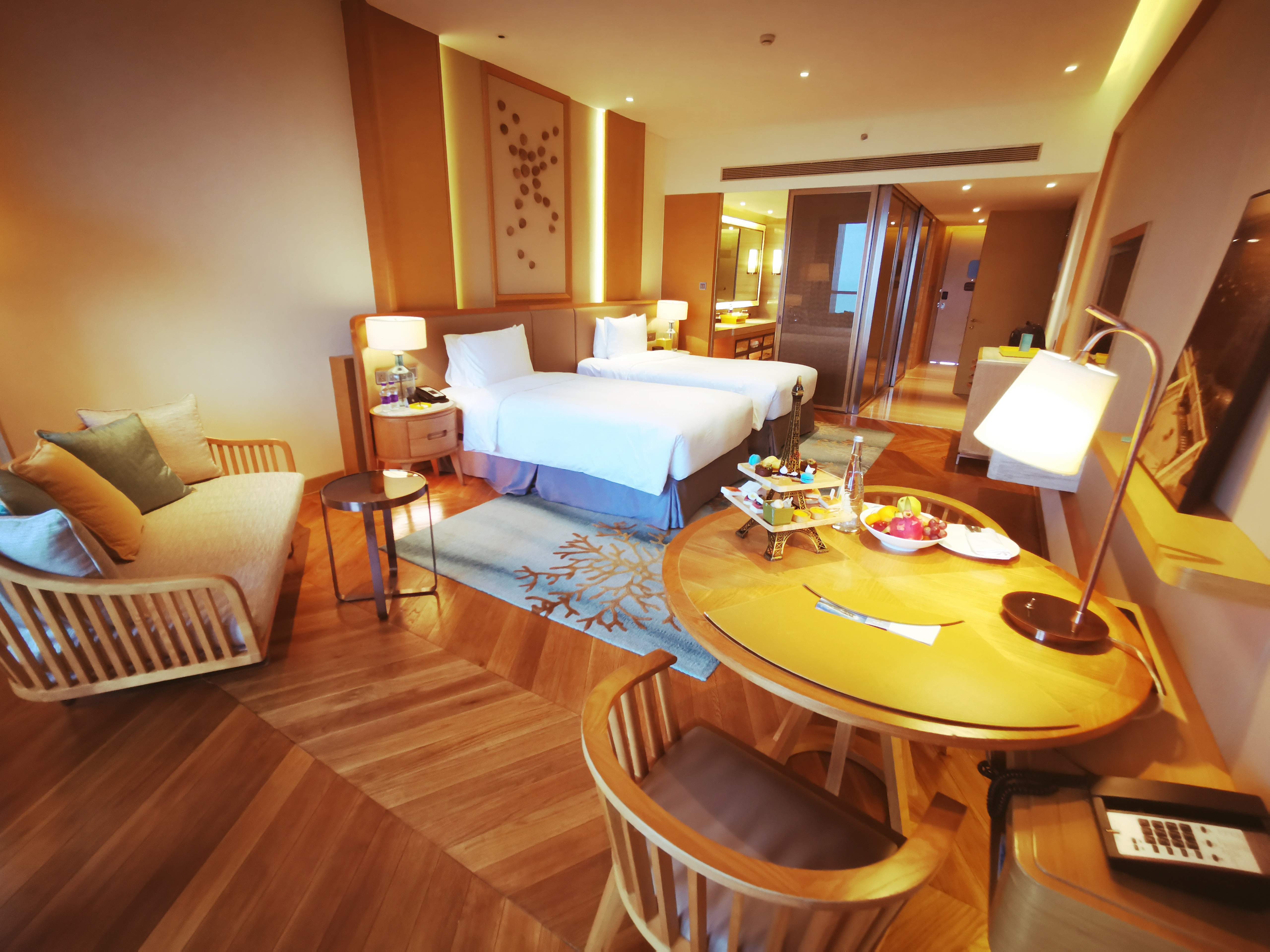 冬天旅行首选目的地，三亚吃喝玩乐全攻略，给你最悠闲的海岛时光