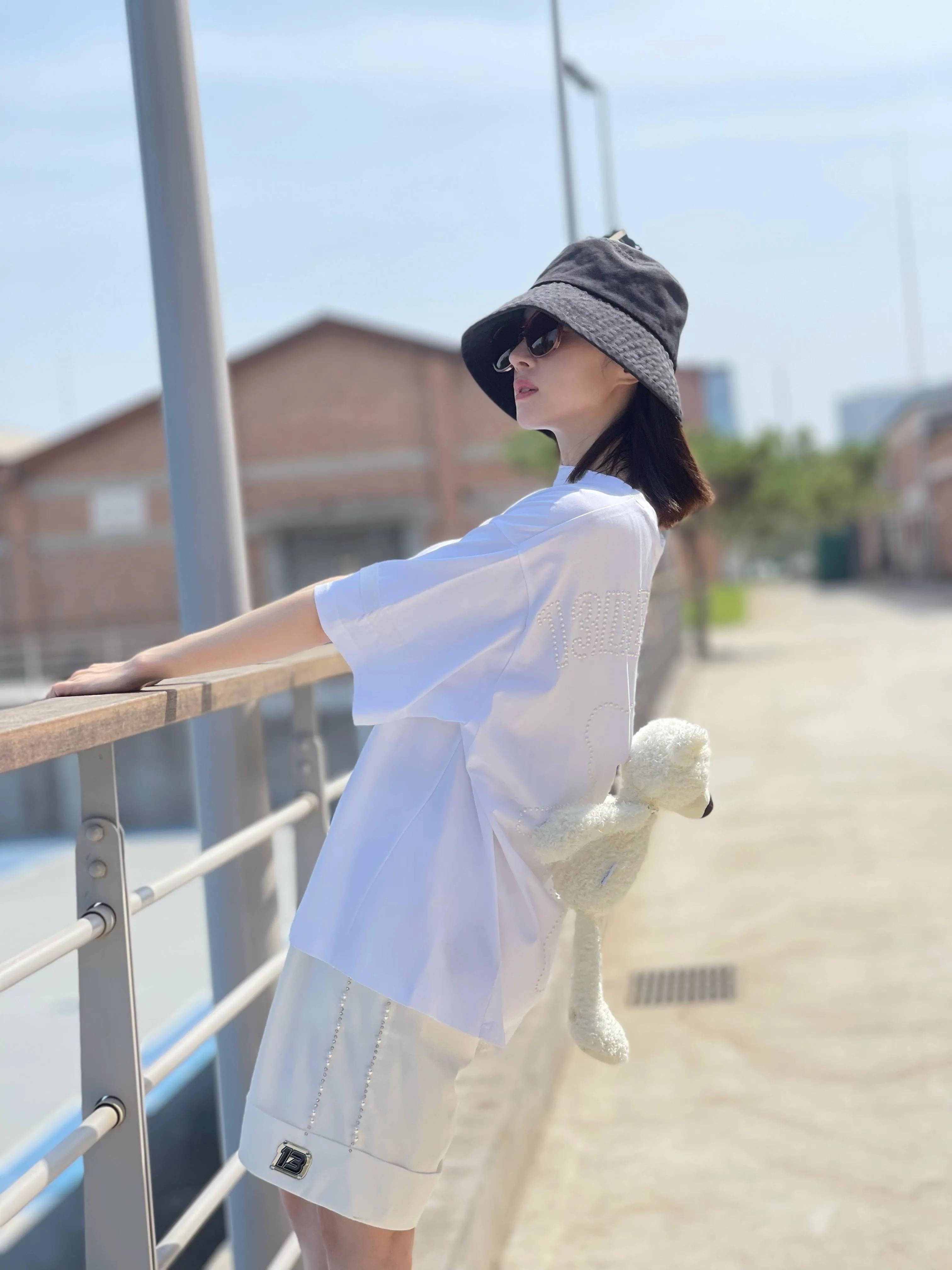 双胞胎姐妹，一个进娱乐圈一个出国留学，选择不同，人生也不同