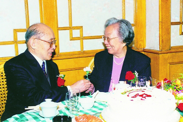 她是特工玫瑰，潜伏在蒋介石身边11年未暴露，临终遗言令人感动