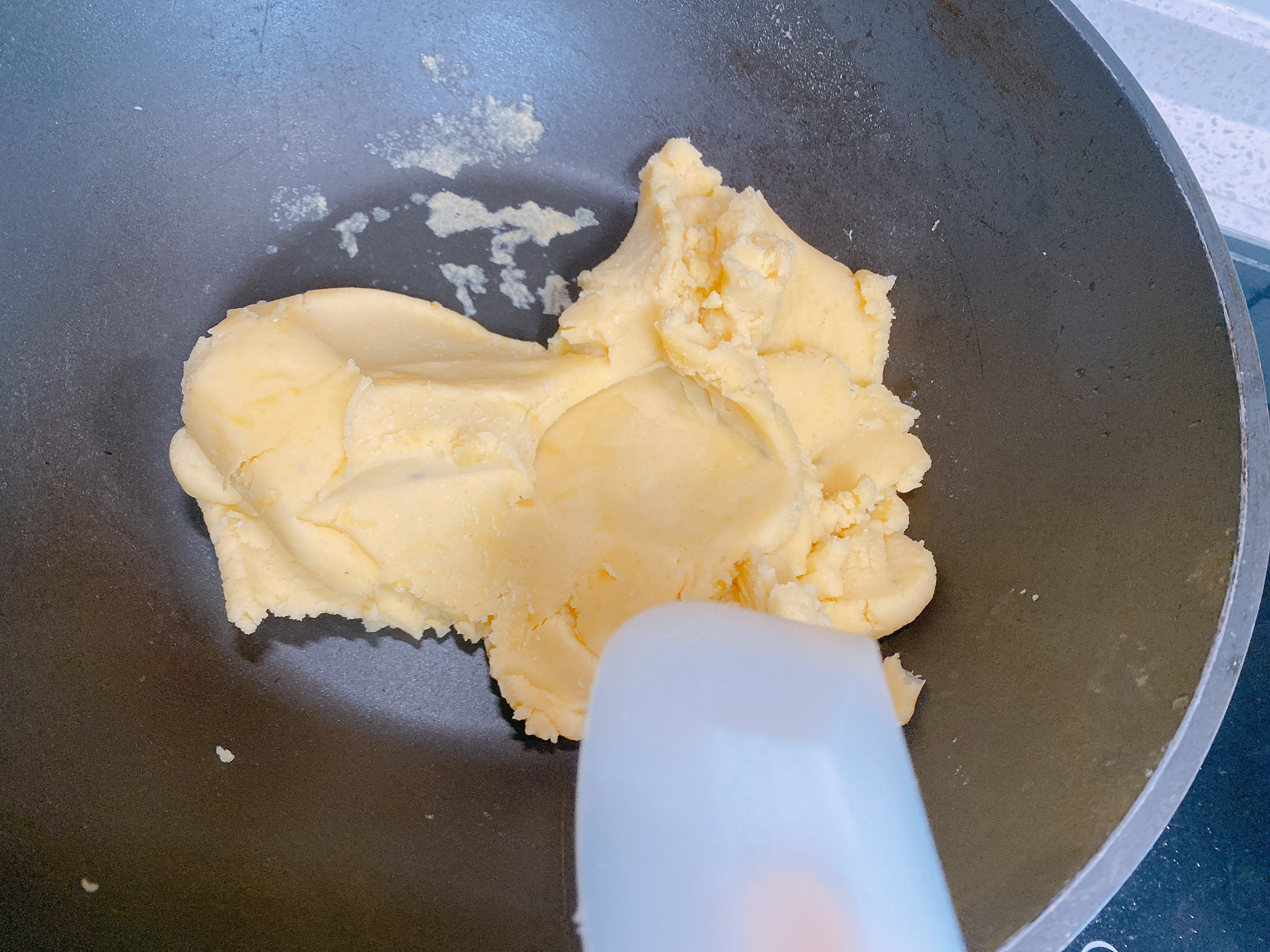 天熱了試試做綠豆糕，具體比例和方法在這裡，清熱解暑，入口即化