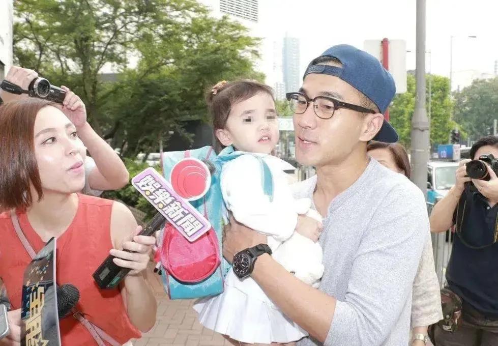 杨幂和赵丽颖离婚后，男方父亲的不同反应暴露了她们离婚后的情况