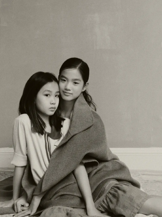 鐘麗緹12歲的二女兒近照曝光，撕掉“最醜”標籤長得越來越漂亮