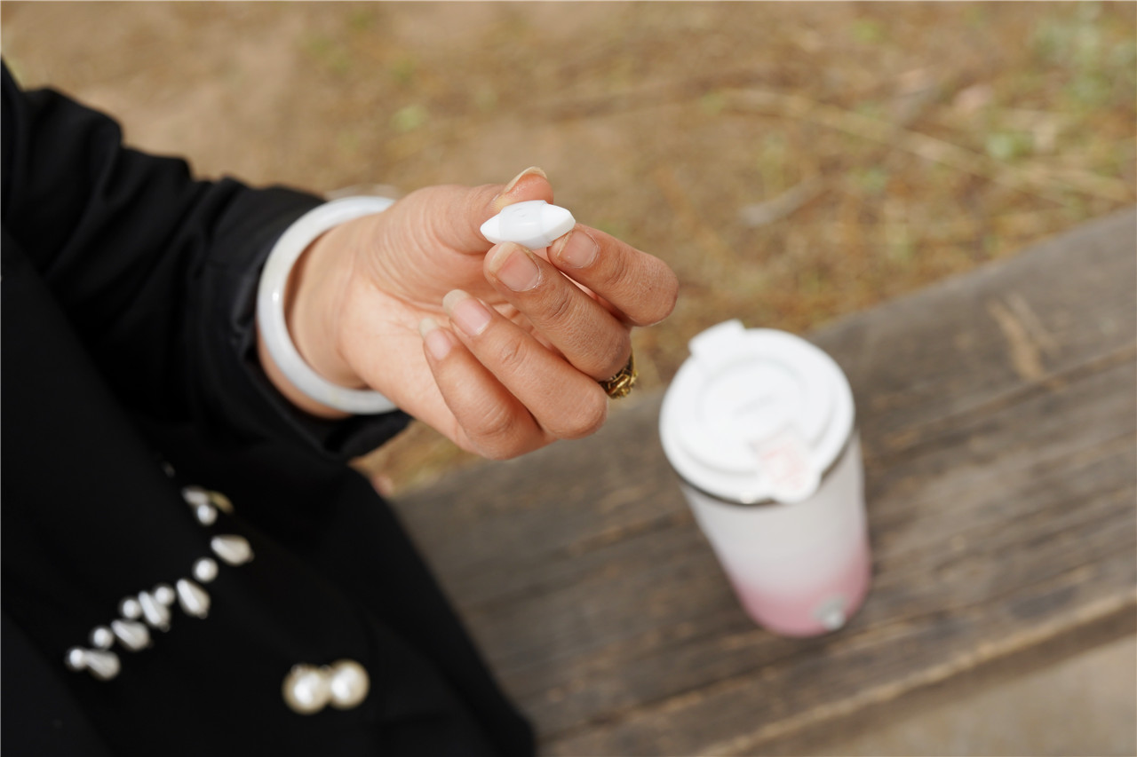 这个夏天用圈厨便携式奶茶机来做一杯水果茶