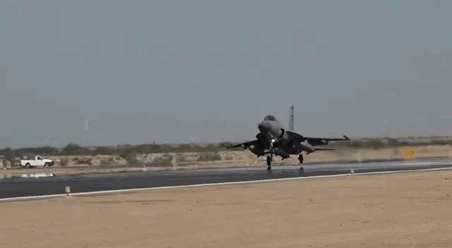 歼10C抹掉涂装移交巴基斯坦？中巴演习开打，印