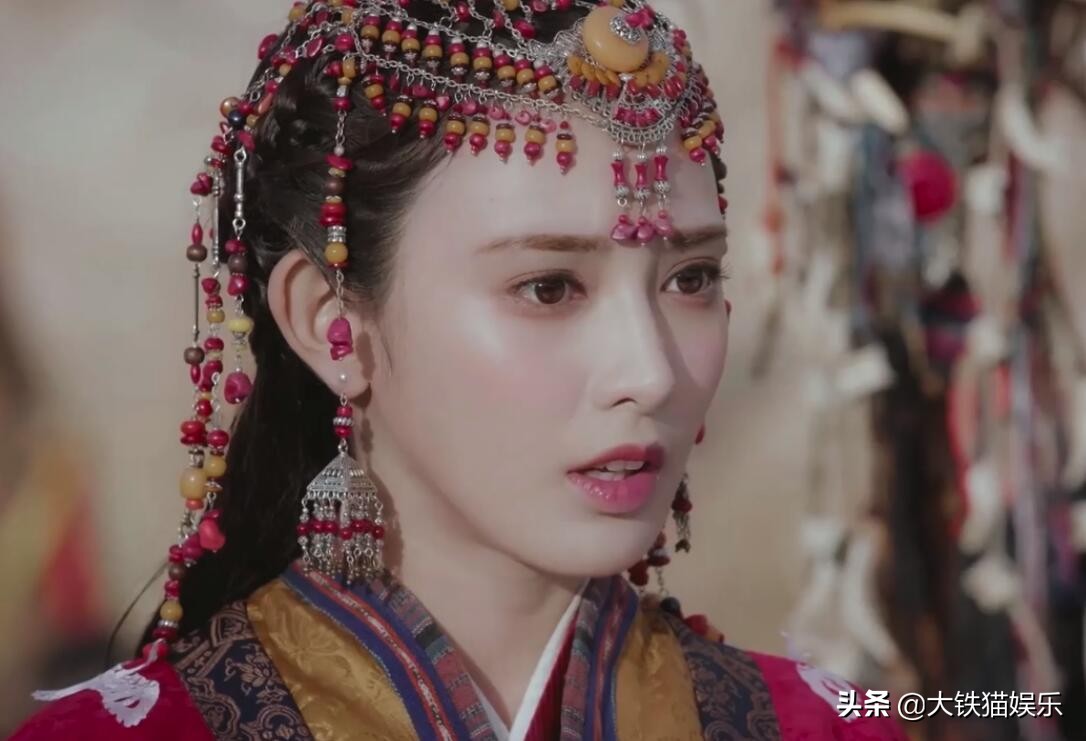 被造型师偏爱的“额饰”，某些剧女演员人均好