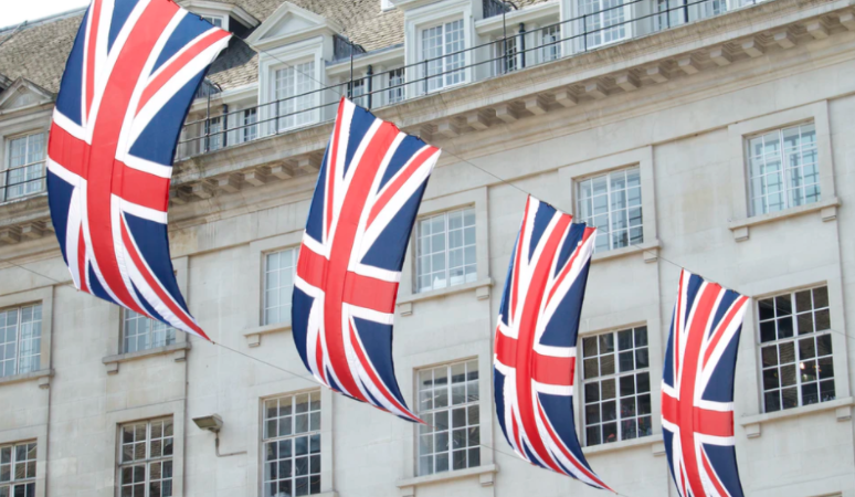 受脫歐和新變種病毒的打擊，英國變成七國集團中�最弱經濟體�