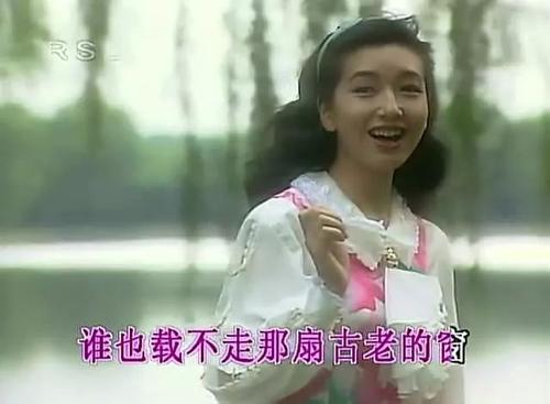 江珊：闪婚震惊一时，与靳东姐弟恋5年，如今54岁却依旧美如少女