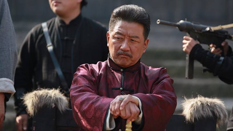 粟裕率领部队挺进江南，一支土匪挡道，粟裕和