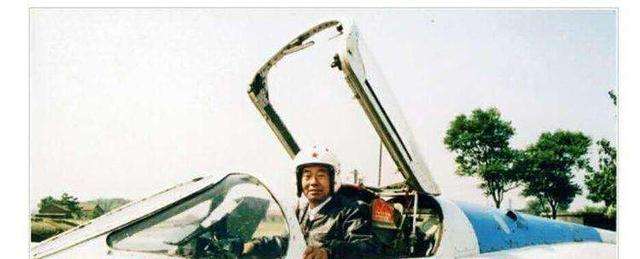 50年前，实验氢弹无法投掷，英雄杨国祥不愿跳伞，与氢弹共存亡