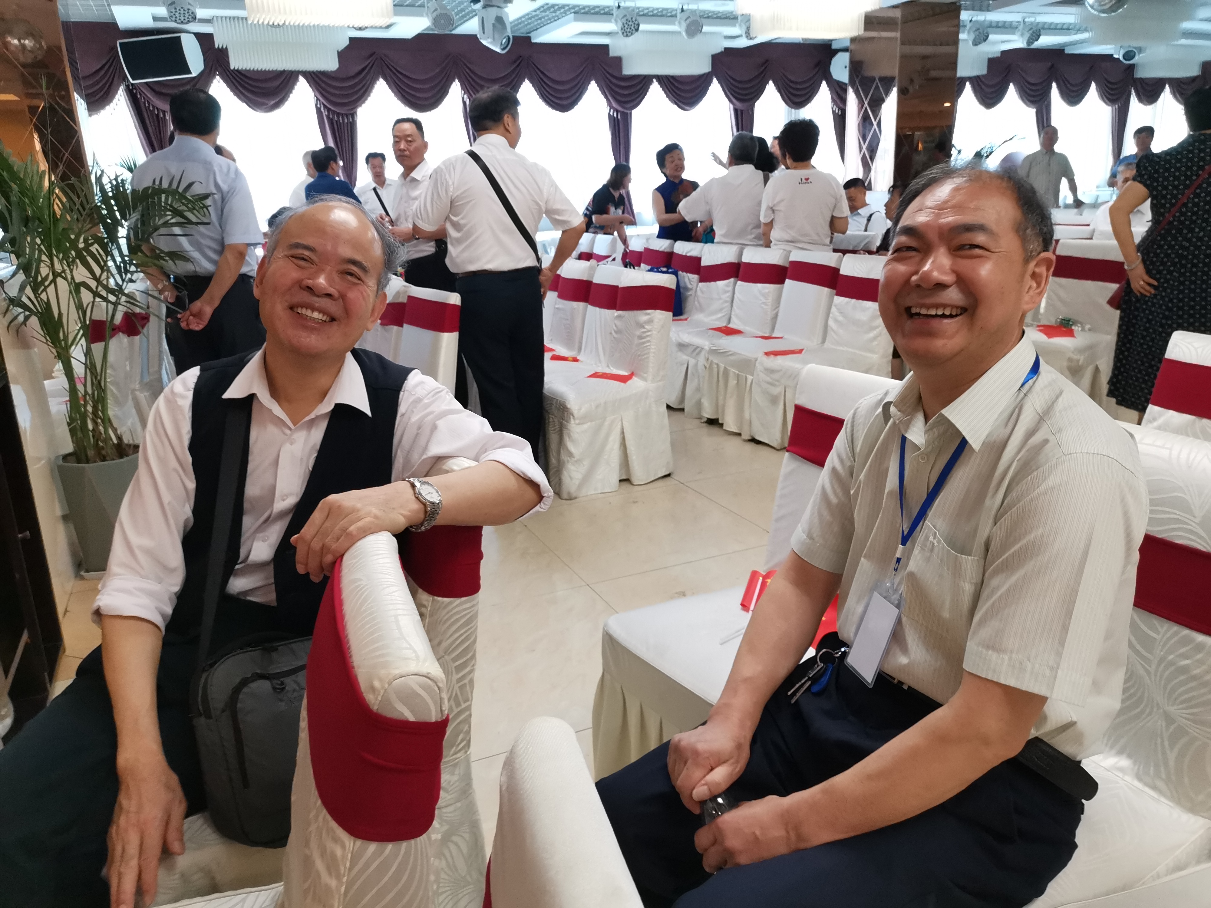 原鐵道兵五師、六師在蓉部分戰(zhàn)友慶“八一”聯(lián)誼會場面好感人