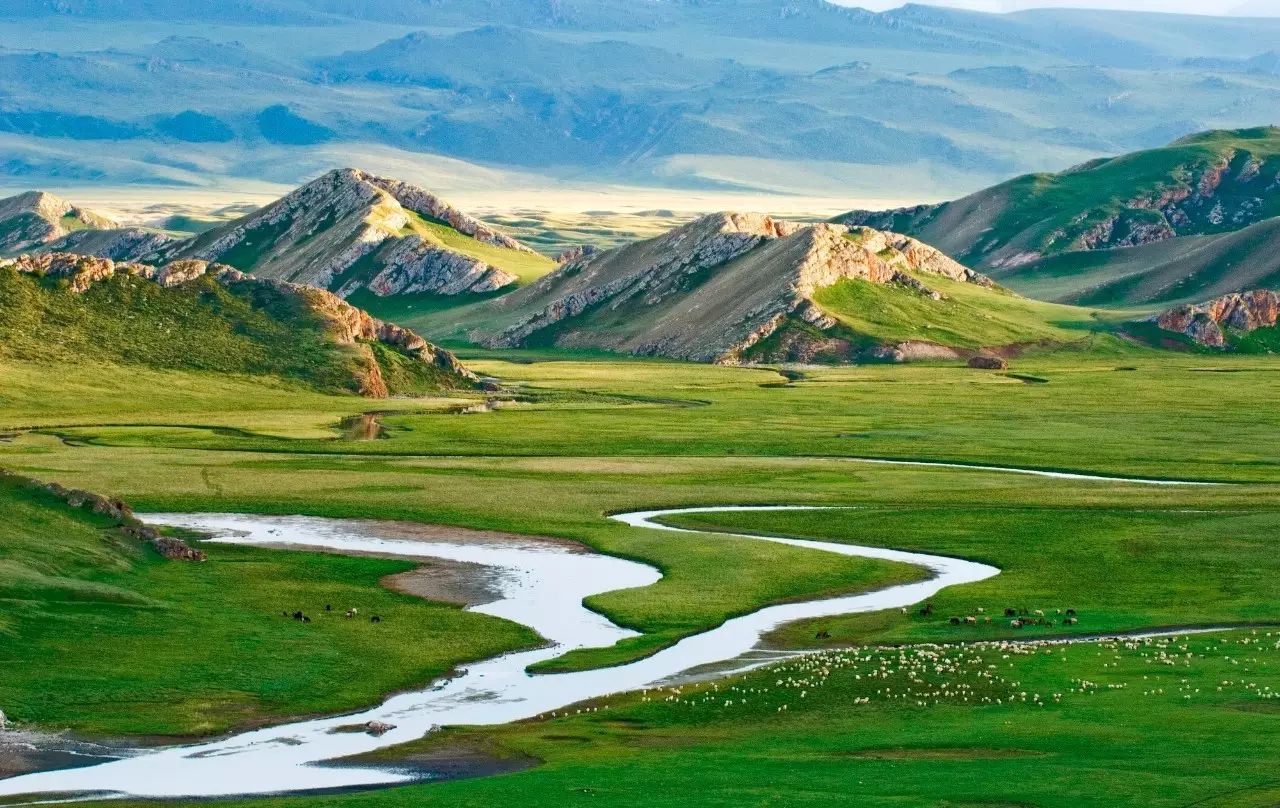 新疆旅游，北疆大环线与南疆大环线，哪个更好？另一条环线更美