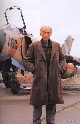 空军全家福，跨越71年，从歼-5到歼-20祖孙四代（