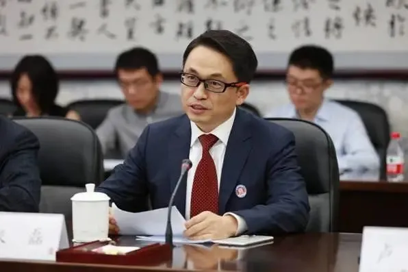 当年京东走投无路，刘强东融资没人理，“师兄”张磊领投3亿美元