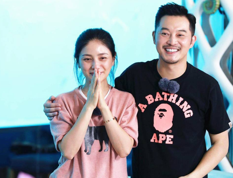 1年级开学！小鱼儿身高暴涨瘦成小帅哥，对妈妈胡可搞怪显开心