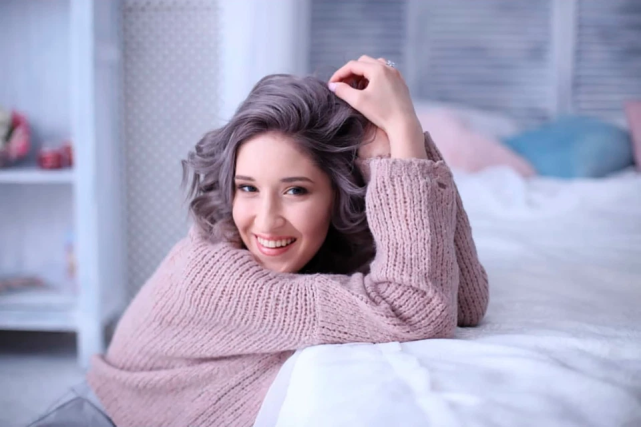 俄罗斯富豪独女过完19岁生日后离奇坠楼而亡，其父坚称只是意外