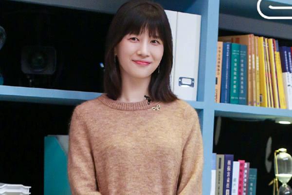 papi酱人设崩塌？孩子随父姓遭围攻，正主微博置