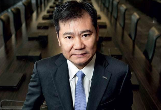 中国隐形富豪年入6000亿，王健林卖卖卖，他直接