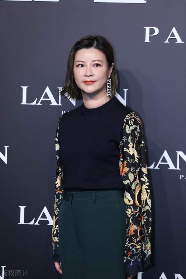 低学历爱豆的故事：光鲜亮丽的偶像，其实只是