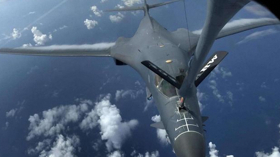 解放軍的信號還不明顯嗎？ 中國海軍重大行動時，美軍轟炸機送上門