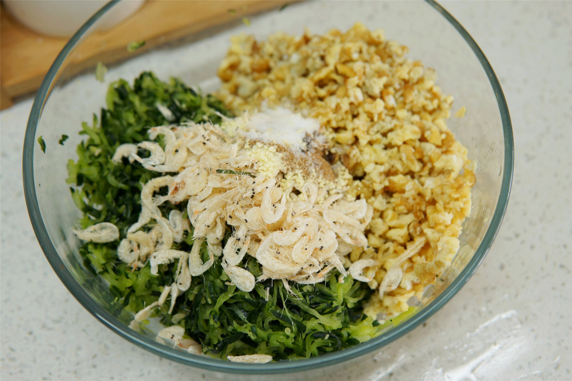 夏天别吃肉饺子了，这2种蔬菜特水嫩，包饺子清