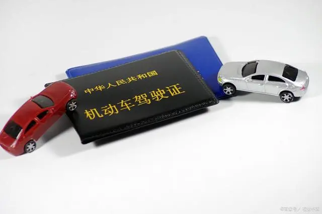 疯狂保时捷撞伤3行人，肇事者已经75岁