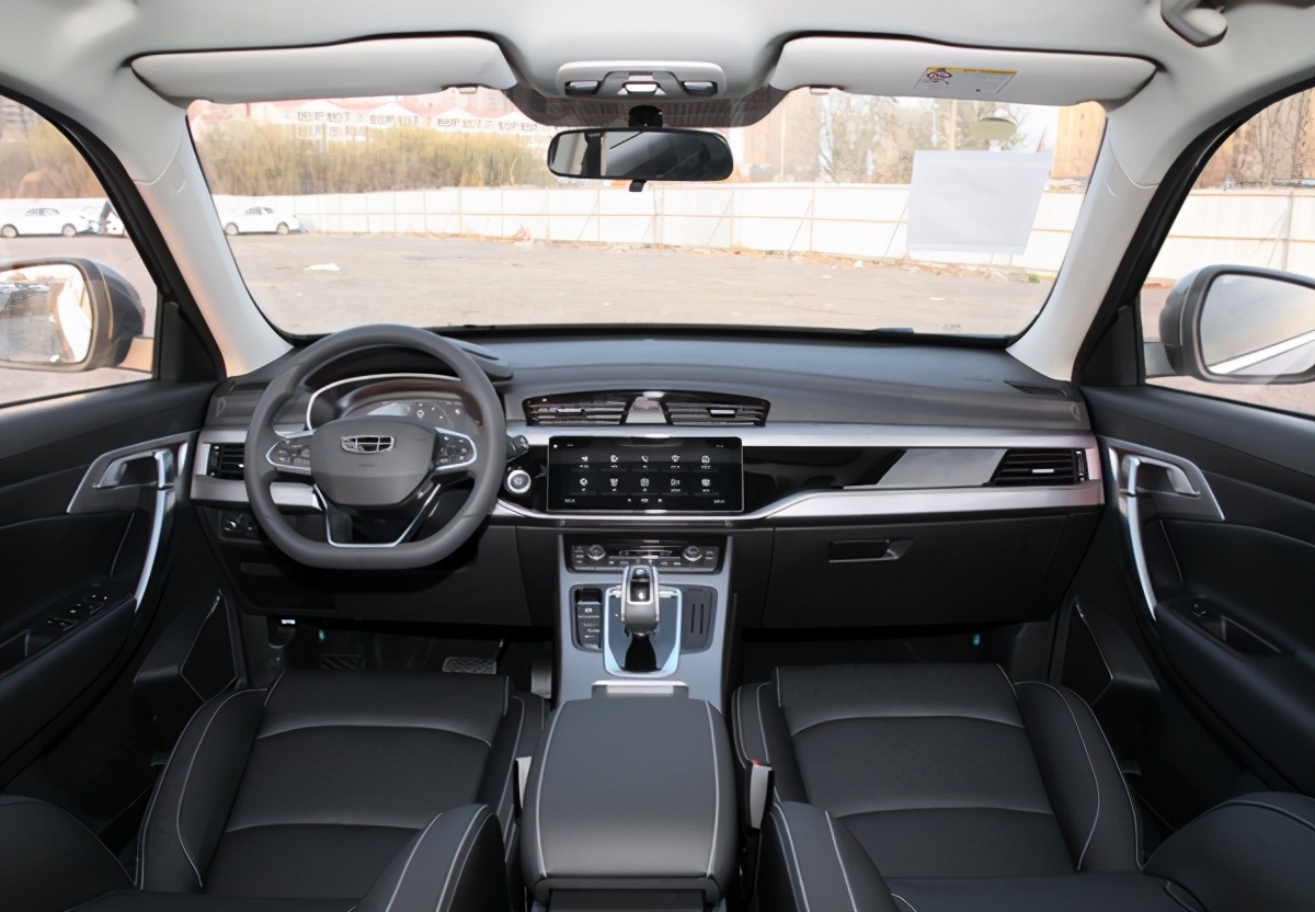 全新吉利博越，轴距2670mm，1.8T最大184马力