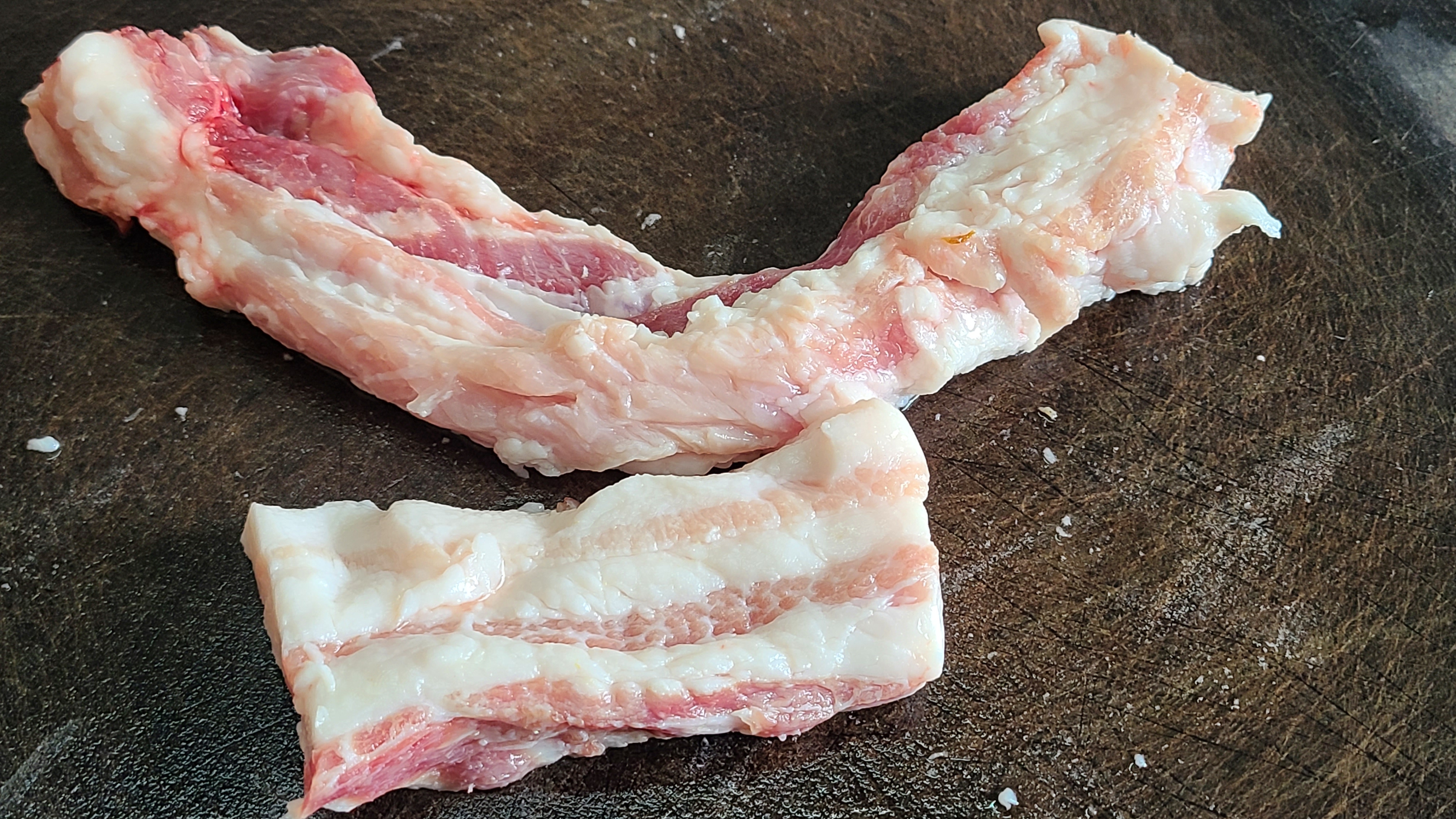 菠萝咕噜肉，广东夏天很火的一道美食，开胃又好吃，味道特别