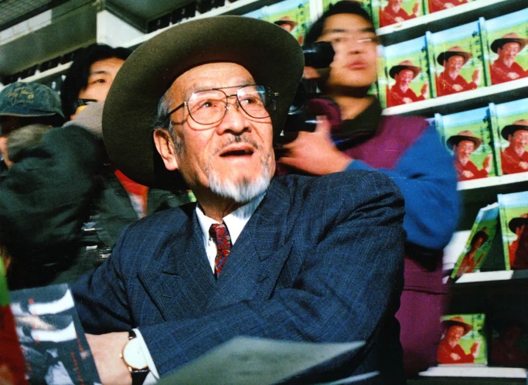 His word brings air oneself, his song everybody can be sung