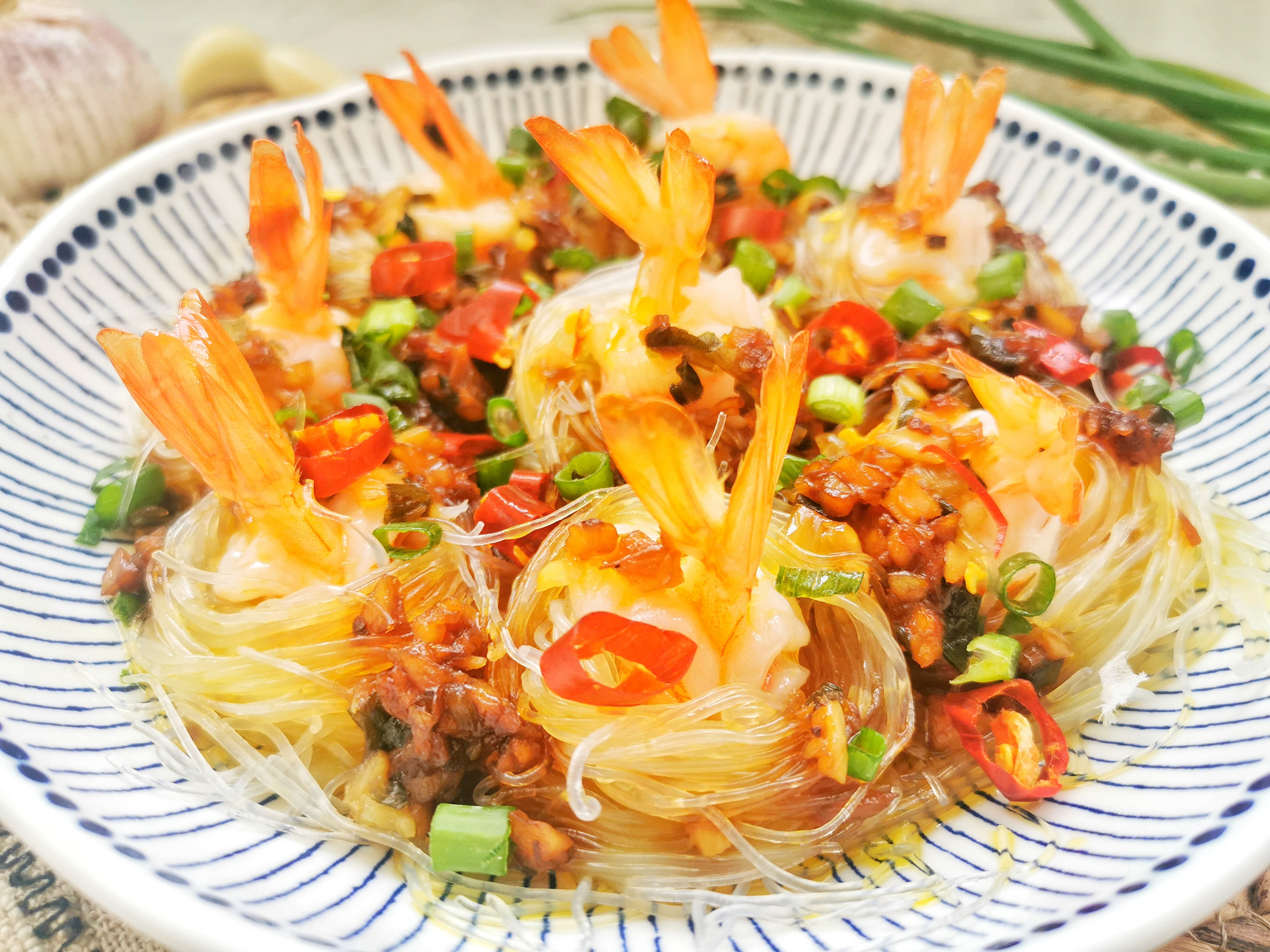 蒜蓉粉絲蝦這樣做，粉絲比蝦好吃，蒜香撲鼻，零廚藝也能學會