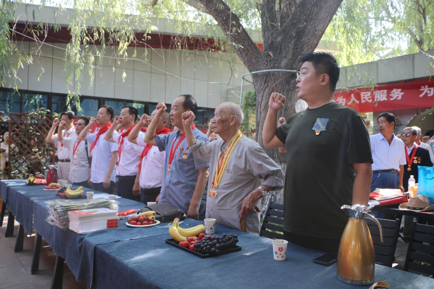 致敬老兵！传承红色基因！